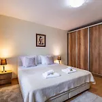 Apartament Location 3 Bedroom Next To The Varna