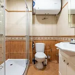 Location 3 Bedroom Next To The *