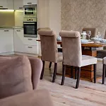 Location 3 Bedroom Next To The Varna