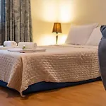 Location 3 Bedroom Next To The