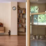 Location 3 Bedroom Next To The Apartament *