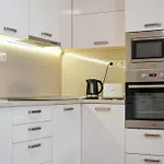 Location 3 Bedroom Next To The Apartament