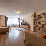 Location 3 Bedroom Next To The Varna