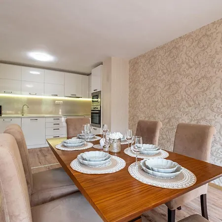 Location 3 Bedroom Next To The アパート
