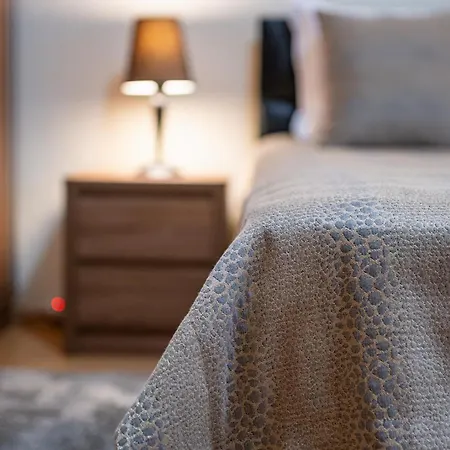 Location 3 Bedroom Next To The ヴァルナ