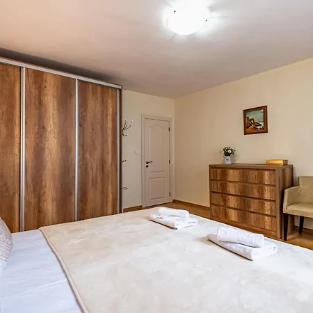 Location 3 Bedroom Next To The アパート