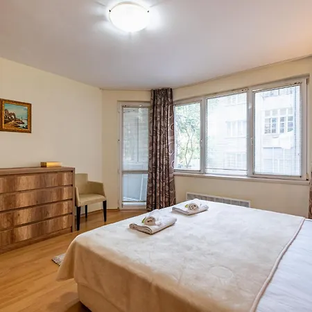 Location 3 Bedroom Next To The アパート *