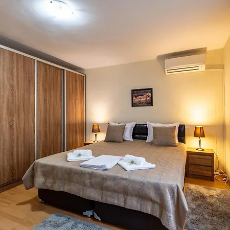 Διαμέρισμα Location 3 Bedroom Next To The *