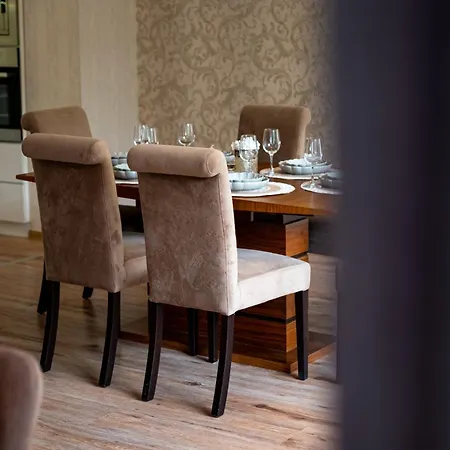 Location 3 Bedroom Next To The Βάρνα