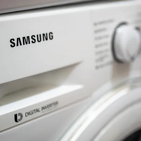 Location 3 Bedroom Next To The Daire