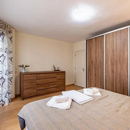 Location 3 Bedroom Next To The * ヴァルナ