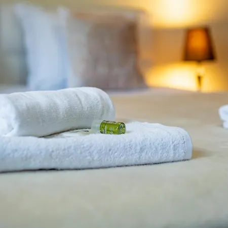 Location 3 Bedroom Next To The *