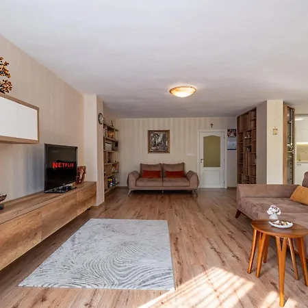 Location 3 Bedroom Next To The アパート ヴァルナ