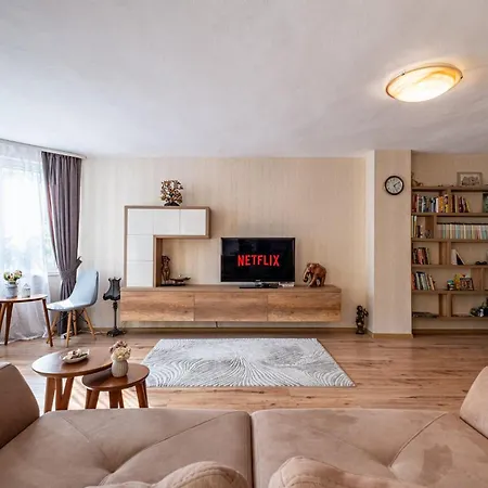 Location 3 Bedroom Next To The アパート ヴァルナ