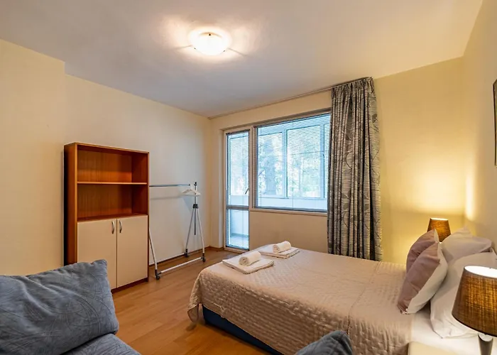 Location 3 Bedroom Next To The