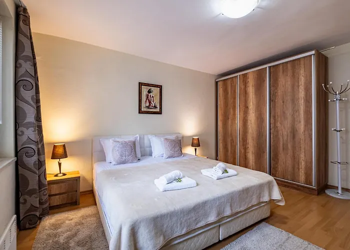 Lejlighed Location 3 Bedroom Next To The Varna