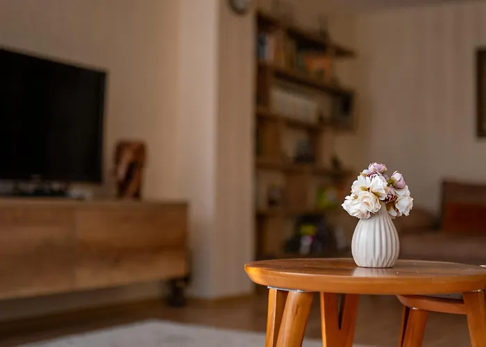 Location 3 Bedroom Next To The Varna