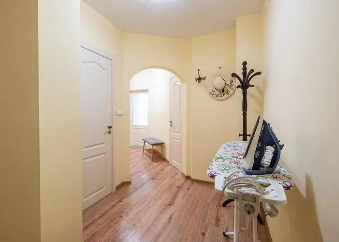 Location 3 Bedroom Next To The Varna