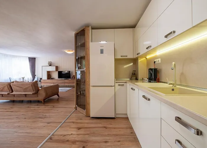 Lejlighed Location 3 Bedroom Next To The Varna