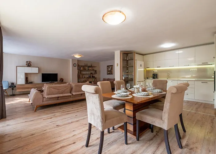 Lejlighed Location 3 Bedroom Next To The *