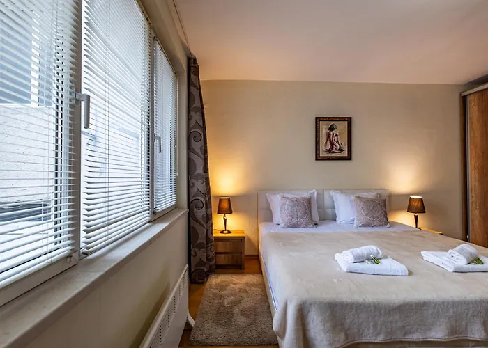 Location 3 Bedroom Next To The Lejlighed Varna