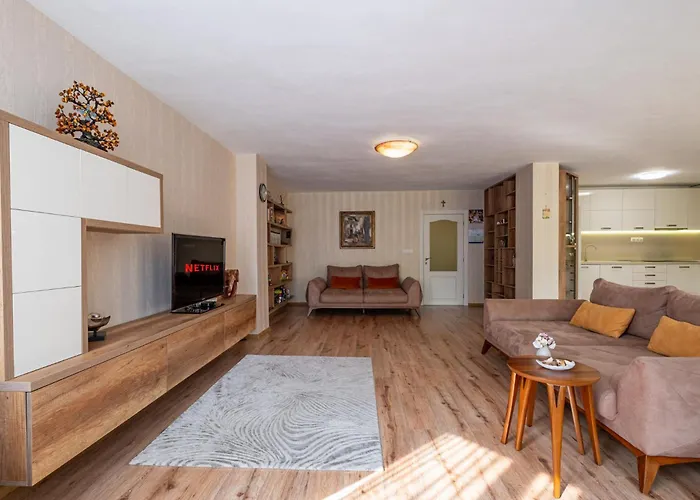 Location 3 Bedroom Next To The Lejlighed Varna