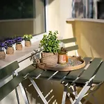 Location 3 Bedroom Next To The Lägenhet *