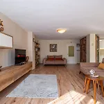 Location 3 Bedroom Next To The Lägenhet Varna