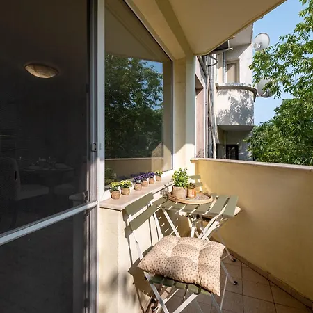 Location 3 Bedroom Next To The