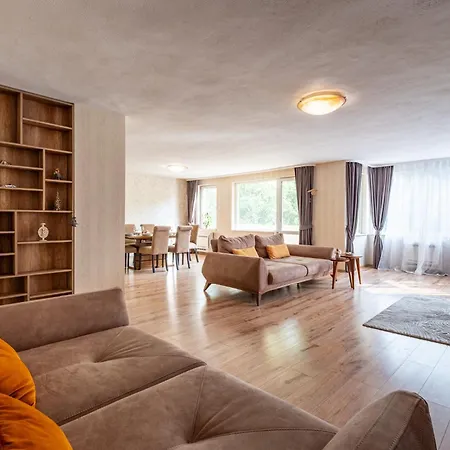 Location 3 Bedroom Next To The Апартаменти