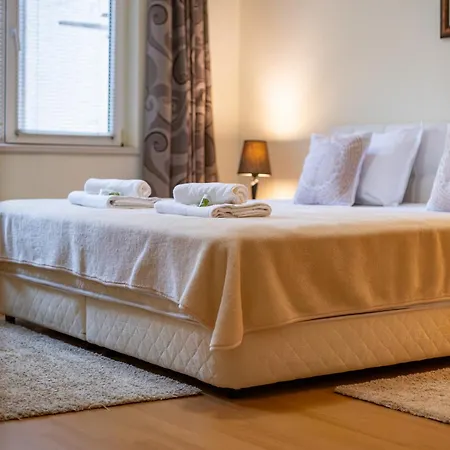 شقة Location 3 Bedroom Next To The *