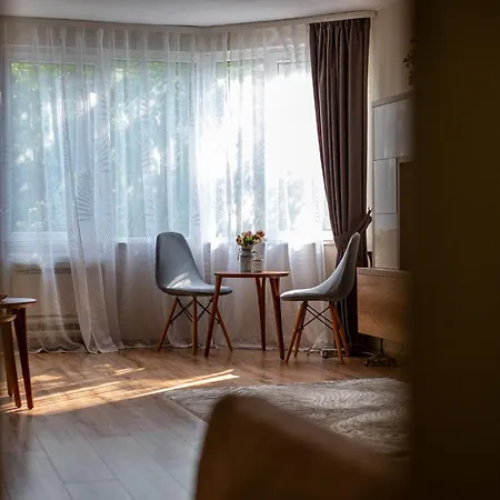 Location 3 Bedroom Next To The *