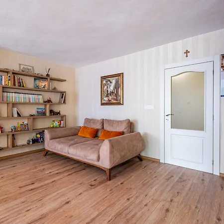 شقة Location 3 Bedroom Next To The *