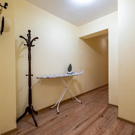 Location 3 Bedroom Next To The *