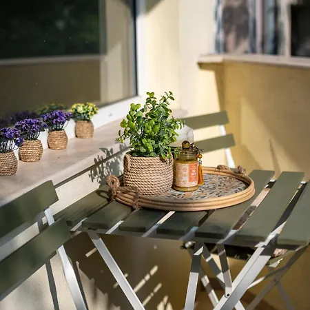 Location 3 Bedroom Next To The Appartement *