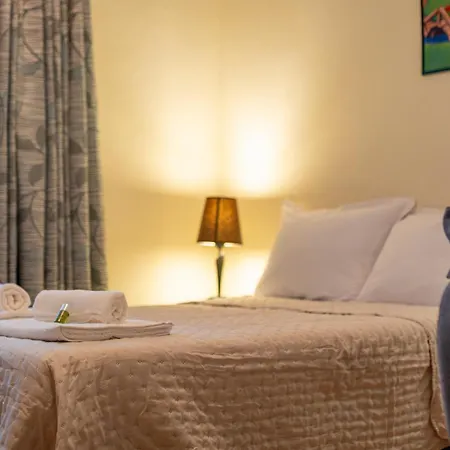 Location 3 Bedroom Next To The *