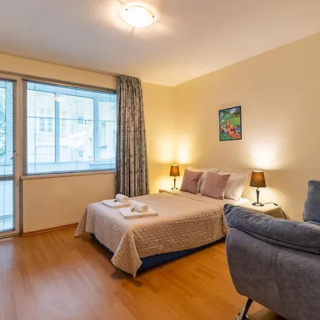 Location 3 Bedroom Next To The Appartement *