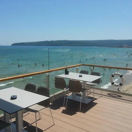 شقة Location 3 Bedroom Next To The *