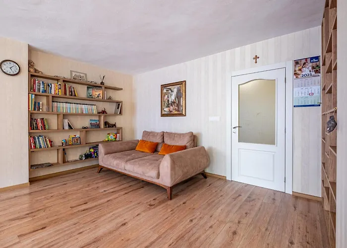 شقة Location 3 Bedroom Next To The *