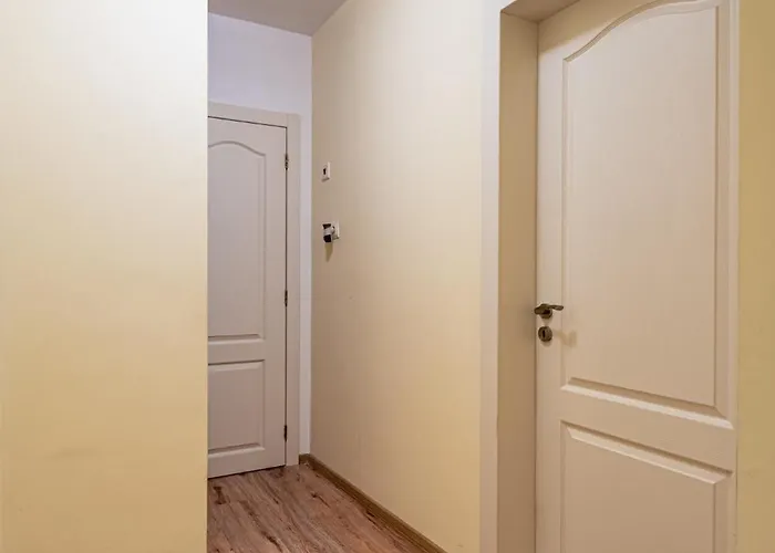 شقة Location 3 Bedroom Next To The *
