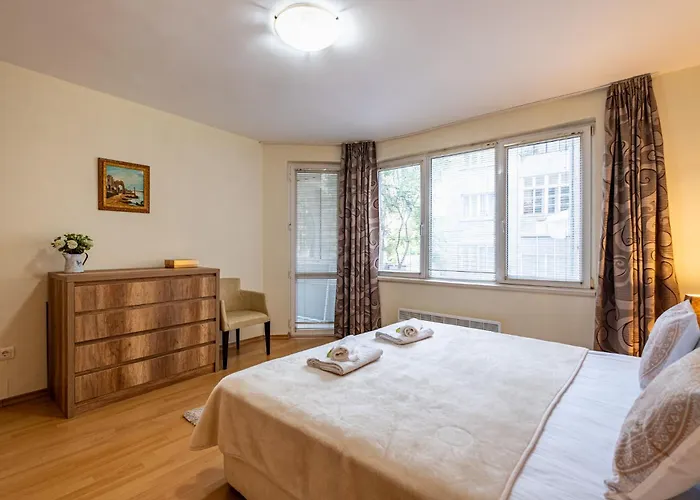 Location 3 Bedroom Next To The شقة *