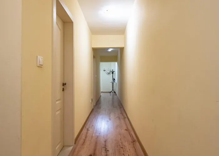 شقة Location 3 Bedroom Next To The فارنا