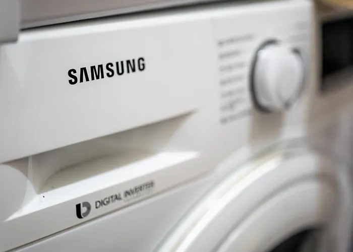 Location 3 Bedroom Next To The شقة